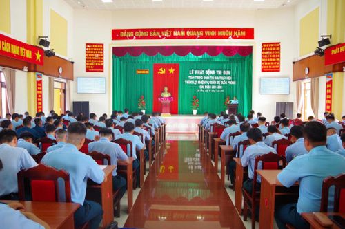 Quang cảnh lễ phát động thi đua