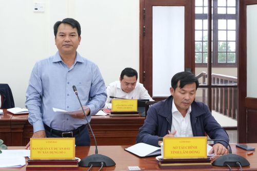 Lãnh đạo Ban Quản lý dự án đầu tư xây dựng số 1 nêu báo cáo tiến độ