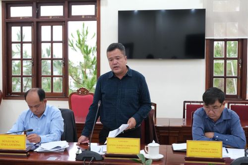 Đại diện lãnh đạo Sở Nông nghiệp và Môi trường tỉnh nêu ý kiến tại buổi làm việc