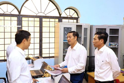Phó Chủ tịch Thường trực UBND tỉnh Lê Trọng Yên kiểm tra công tác giải quyết thủ tục đất đai tại xã Trường Xuân