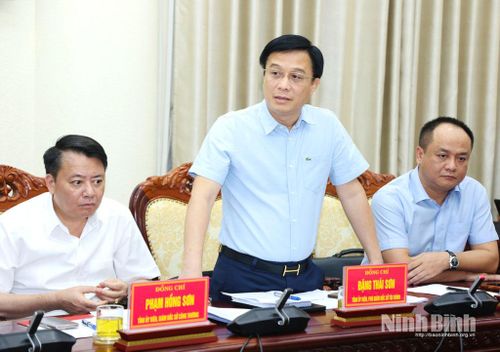 Đồng chí Đặng Thái Sơn, Tỉnh ủy viên, Phó Giám đốc Sở Tài chính phát biểu tại hội nghị.
