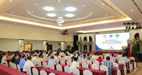 Toàn cảnh hội nghị.