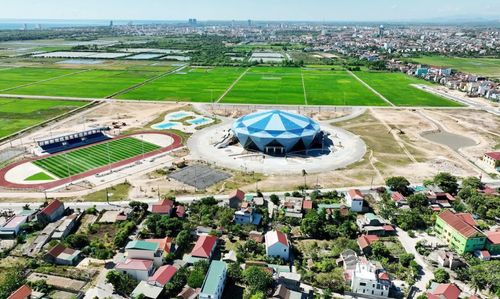 Những công trình hiện đại đang triển khai xây dựng tại phường Đồng Thuận - Ảnh: T.L