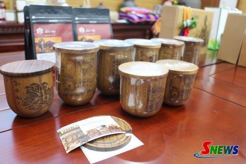 Sản phẩm sáng tạo nến thơm từ sáp ong.