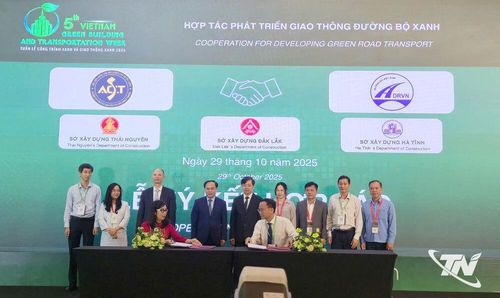 Cục Đường bộ Việt Nam và Học viện Chiến lược, bồi dưỡng cán bộ xây dựng ký Thỏa thuận hợp tác phát triển giao thông vận tải đường bộ xanh, với sự tham gia phối hợp của Sở Xây dựng các tỉnh Thái Nguyên, Đắk Lắk và Hà Tĩnh (3 địa phương thí điểm triển khai dự án).