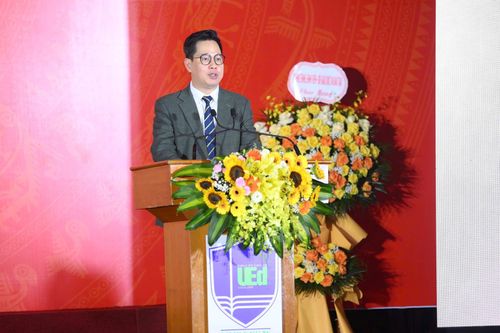Hiệu trưởng Trường ĐH Giáo dục Trần Thành Nam khẳng định sẽ cùng tập thể lãnh đạo, cán bộ, giảng viên đưa Nhà trường bước vào giai đoạn phát triển mới. Ảnh: VNU
