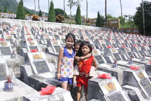 Thế hệ trẻ sẽ nối tiếp cha ông để tìm lại những người lính vẫn đang nằm ở nơi chiến trường xưa.