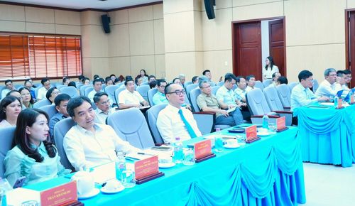 Đại diện các bộ ngành cùng tham gia tọa đàm.