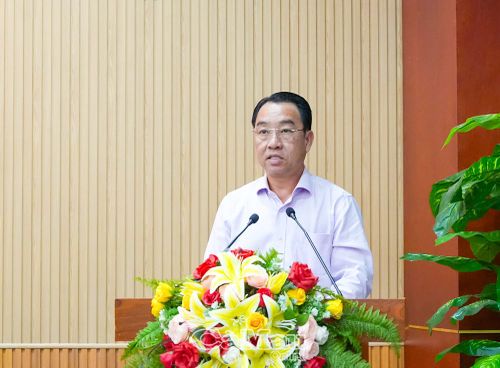 Đồng chí Lữ Quang Ngời, Phó Bí thư Tỉnh uỷ, Bí thư Đảng uỷ, Chủ tịch UBND tỉnh, phát biểu kết luận hội nghị.