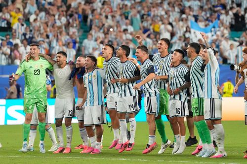 Argentina vừa có chiến thắng khó khăn với tỷ số 3-2 trước Cape Verde ở vòng 1/16. (Ảnh: AP)