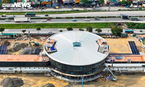 Công trình nằm trên trục đường Vành đai 3, tuyến giao thông có lưu lượng phương tiện lớn của Hà Nội. Từ đây đến bến xe Nước Ngầm khoảng 2 km và cách bến xe Giáp Bát khoảng 5 km, thuận lợi cho việc kết nối với các tuyến giao thông hiện hữu cũng như tổ chức luồng xe khách liên tỉnh.