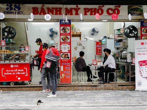 Thanh toán không tiền mặt phổ biến trong mọi hoạt động. Ảnh: Đ.T
