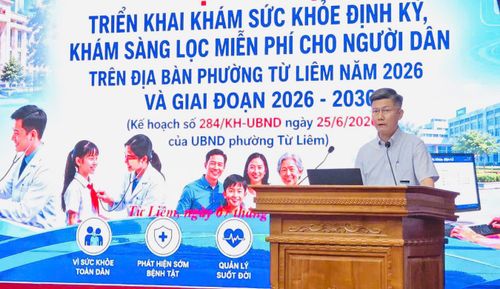 Phó Chủ tịch UBND phường Từ Liêm Bùi Ngọc Kính phát biểu tại hội nghị. Ảnh: PV