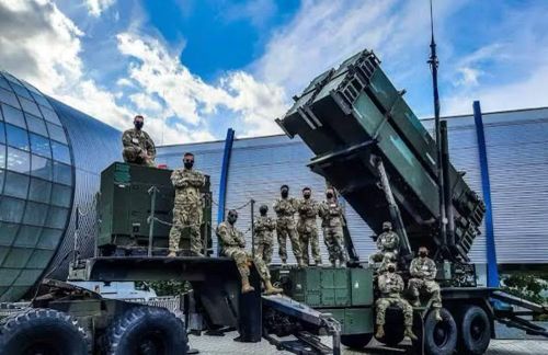 Thông tin về việc chuyển giao tên lửa Patriot đã vấp phải phản ứng từ một số chính trị gia Ba Lan.
