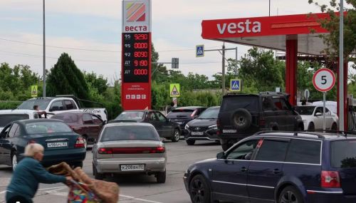 Ngoài Belarus, Nga cũng được cho là bắt đầu nhập khẩu xăng từ Ấn Độ và đang đàm phán với Kazakhstan nhằm bổ sung nguồn cung.