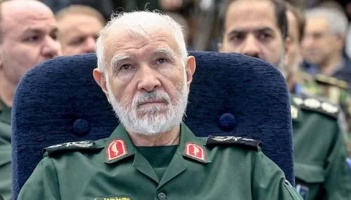 Cơ quan này nhấn mạnh Iran sẽ không cho phép bất kỳ sự can thiệp nào từ bên ngoài vào việc quản lý eo biển Hormuz, đồng thời khẳng định tuyến đường an toàn duy nhất dành cho tàu thương mại và tàu chở dầu đi qua khu vực này là tuyến hàng hải do Iran chỉ định.