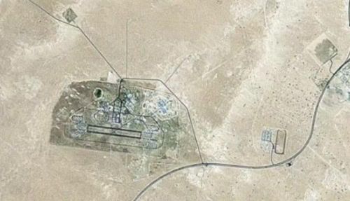 Căn cứ nằm ở miền trung Kuwait, cách biên giới Iraq khoảng 60 km. Theo IRGC, đây là một trong những mục tiêu quan trọng của chiến dịch đáp trả.