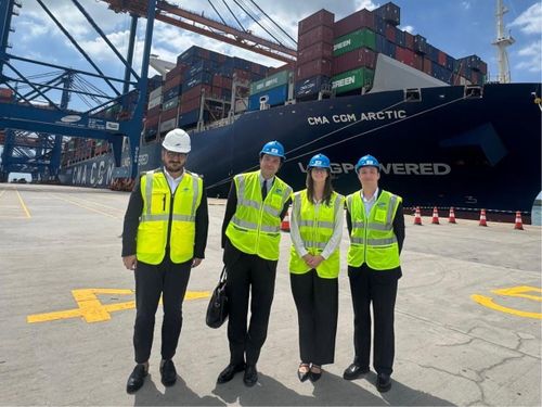  Tổng Lãnh sự Pháp Etienne Ranaivoson tại TP.HCM thăm cơ sở tập đoàn Pháp CMA CGM tại Việt Nam. Ảnh: Tổng Lãnh sự quán Pháp tại TP.HCM. 