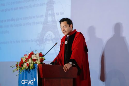  Ông Etienne Ranaivoson, Tổng Lãnh sự Pháp tại TP.HCM phát biểu tại lễ tốt nghiệp Trung tâm Pháp - Việt Đào tạo về Quản lý (CFVG) vào tháng 3. Ảnh: Tổng Lãnh sự quán Pháp tại TP.HCM. 
