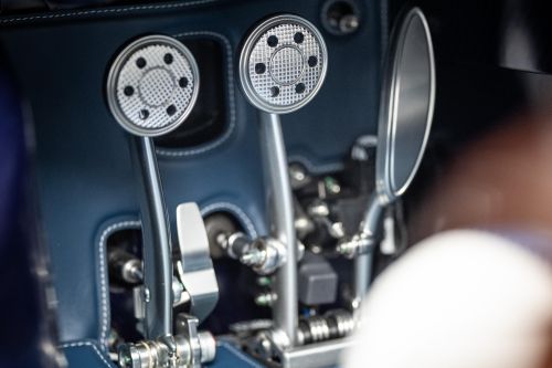  Khả năng tăng tốc từ 0 lên 100 km/h của Pagani Huayra 70 Derecho không được công bố, trong khi tốc độ tối đa của siêu xe này được giới hạn điện tử ở mức 350 km/h. 