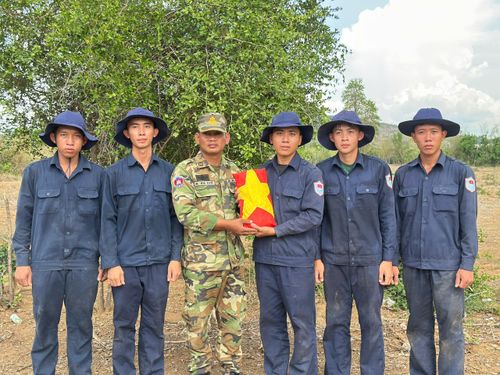  Phía Campuchia trao trả hài cốt liệt sĩ Việt Nam cho đội K73. 