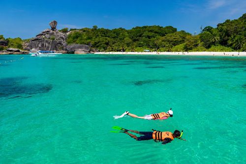  Đảo Koh Paet, vẻ đẹp hoang sơ của biển xanh và những ghềnh đá. 