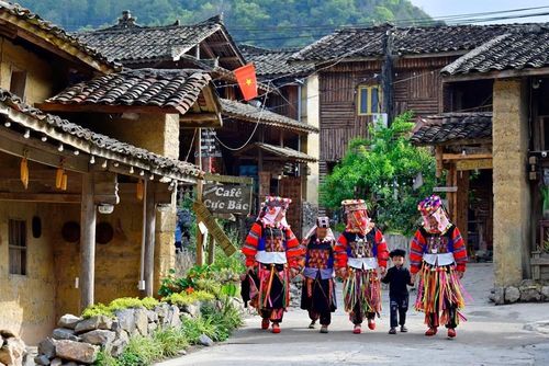 Hoạt động góp phần xây dựng xã Lũng Cú ngày càng văn minh, hiện đại, tạo ấn tượng tốt đẹp với du khách