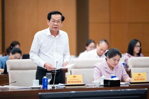 Bộ trưởng Bộ Nội vụ Đỗ Thanh Bình trình bày tóm tắt tờ trình dự án Pháp lệnh sửa đổi, bổ sung một số điều của Pháp lệnh Ưu đãi người có công với cách mạng