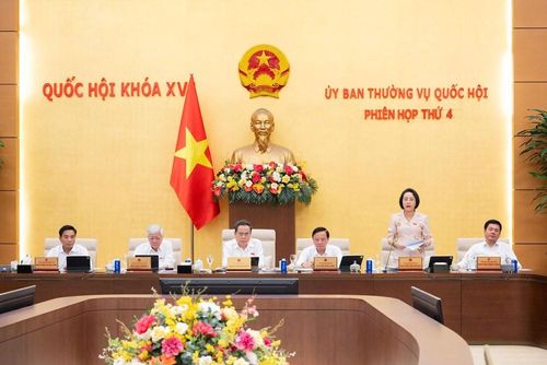 Phó Chủ tịch Quốc hội Nguyễn Thị Thanh điều hành nội dung thảo luận
