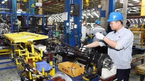 Sản xuất, lắp ráp ô-tô tại Công ty trách nhiệm hữu hạn Ford Việt Nam, Hải Phòng. (Ảnh: TRẦN HẢI)
