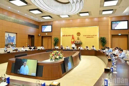 Quang cảnh phiên họp. (Ảnh: THỦY NGUYÊN)