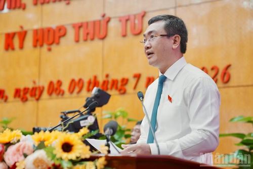 Đồng chí Nguyễn Cảnh Toàn, Phó Bí thư Tỉnh ủy, Chủ tịch Ủy ban nhân dân tỉnh Lạng Sơn trình bày Báo cáo tình hình phát triển kinh tế-xã hội trên địa bàn tỉnh.
