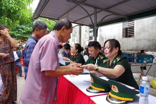 Hoạt động khám bệnh, tư vấn sức khỏe và cấp thuốc miễn phí là minh chứng cho hiệu quả phối hợp giữa lực lượng quân y Việt Nam và Lào, đồng thời thể hiện sự quan tâm của Quân đội hai nước đối với nhân dân khu vực biên giới.