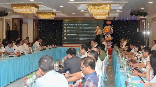 Các đại biểu tham luận, đề xuất các giải pháp phát triển du lịch Lào Cai trong thời gian tới.