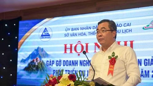 Đồng chí Nông Việt Yên, Giám đốc Sở Văn hóa, Thể thao và Du lịch tỉnh Lào Cai phát biểu.