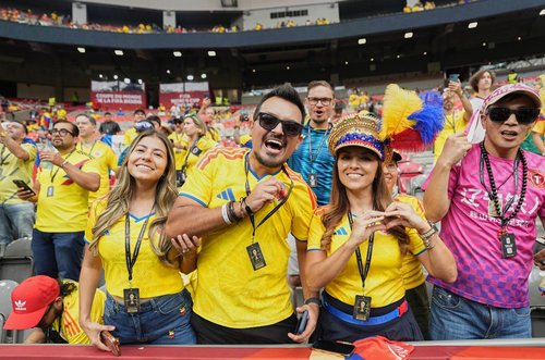  Người hâm mộ Colombia tới cổ vũ cho đội nhà. Ảnh: AP