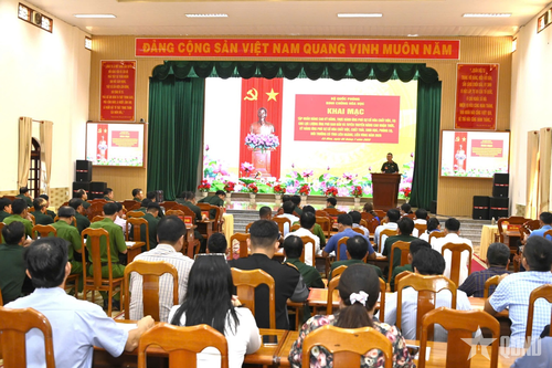  Quang cảnh lớp tập huấn. 