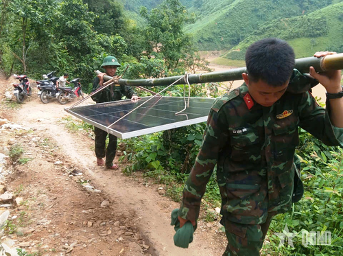  Cán bộ, chiến sĩ Bộ CHQS tỉnh Lai Châu thực hiện nhiệm vụ trong điều kiện thời tiết khắc nghiệt, địa hình hiểm trở, phức tạp.