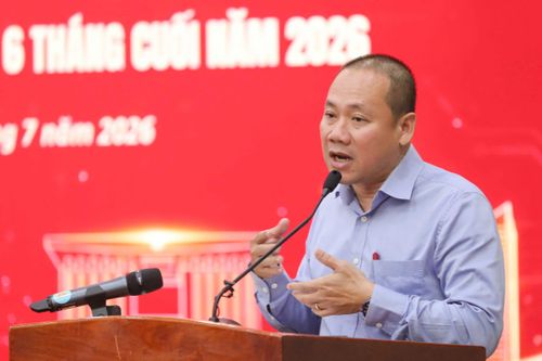  Trưởng Thống kê TPHCM Nguyễn Khắc Hoàng trình bày tham luận 