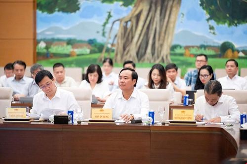  Đại biểu tham dự phiên họp. Ảnh: VIẾT CHUNG 