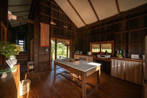 Không gian phòng bếp, phòng đọc sách hay khu vực nghỉ ngơi đều được tối ưu hóa, không có sự phô trương hay khoảng thừa nào khiến cho không gian trở nên thừa thãi.