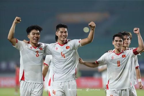 Cụ thể, Cao Văn Bình, Lê Phát, Quang Kiệt, Công Phương, Thành Chung… vẫn đủ tuổi tham dự ASIAD 2026. Ảnh: VFF.