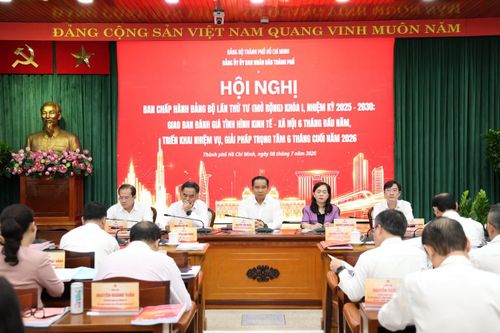 Lãnh đạo Đảng ủy UBND TPHCM chủ trì, điều hành hội nghị. Ảnh: Ngô Tùng