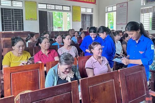 Đoàn viên, thanh niên đang phát huy lợi thế của thế hệ lớn lên cùng công nghệ để trở thành cầu nối người dân với các nền tảng số.