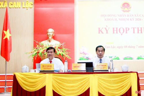 Chủ tọa điều hành kỳ họp.