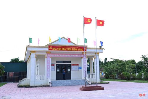 Các thôn trên địa bàn xã Cẩm Xuyên đã thay đổi biển tên thôn mới tại các nhà văn hóa thôn.