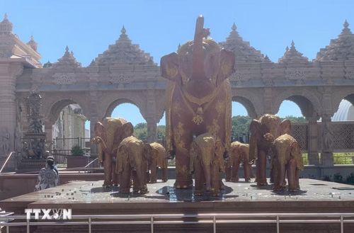 Tượng voi được chạm khắc tinh xảo tại quần thể đền BAPS Swaminarayan Akshardham ở bang New Jersey, một trong những điểm nhấn kiến trúc thu hút du khách. (Ảnh: Ngọc Quang/TTXVN)