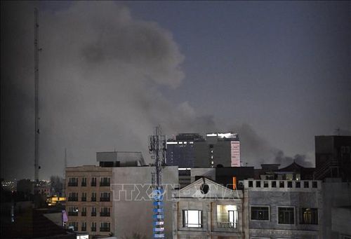 Khói bốc lên sau các cuộc không kích của lực lượng Mỹ - Israel xuống thủ đô Tehran, Iran ngày 1/3/2026. Ảnh minh họa: THX/TTXVN