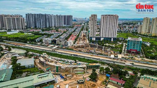 Từ trên cao, nút giao gần 2.400 tỷ đồng dần hiện rõ hình hài giữa khu đô thị phía Tây Hà Nội.