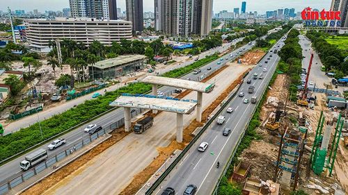 Các hạng mục cầu nhánh, trụ cầu và đường dẫn đang được triển khai dọc Đại lộ Thăng Long.
